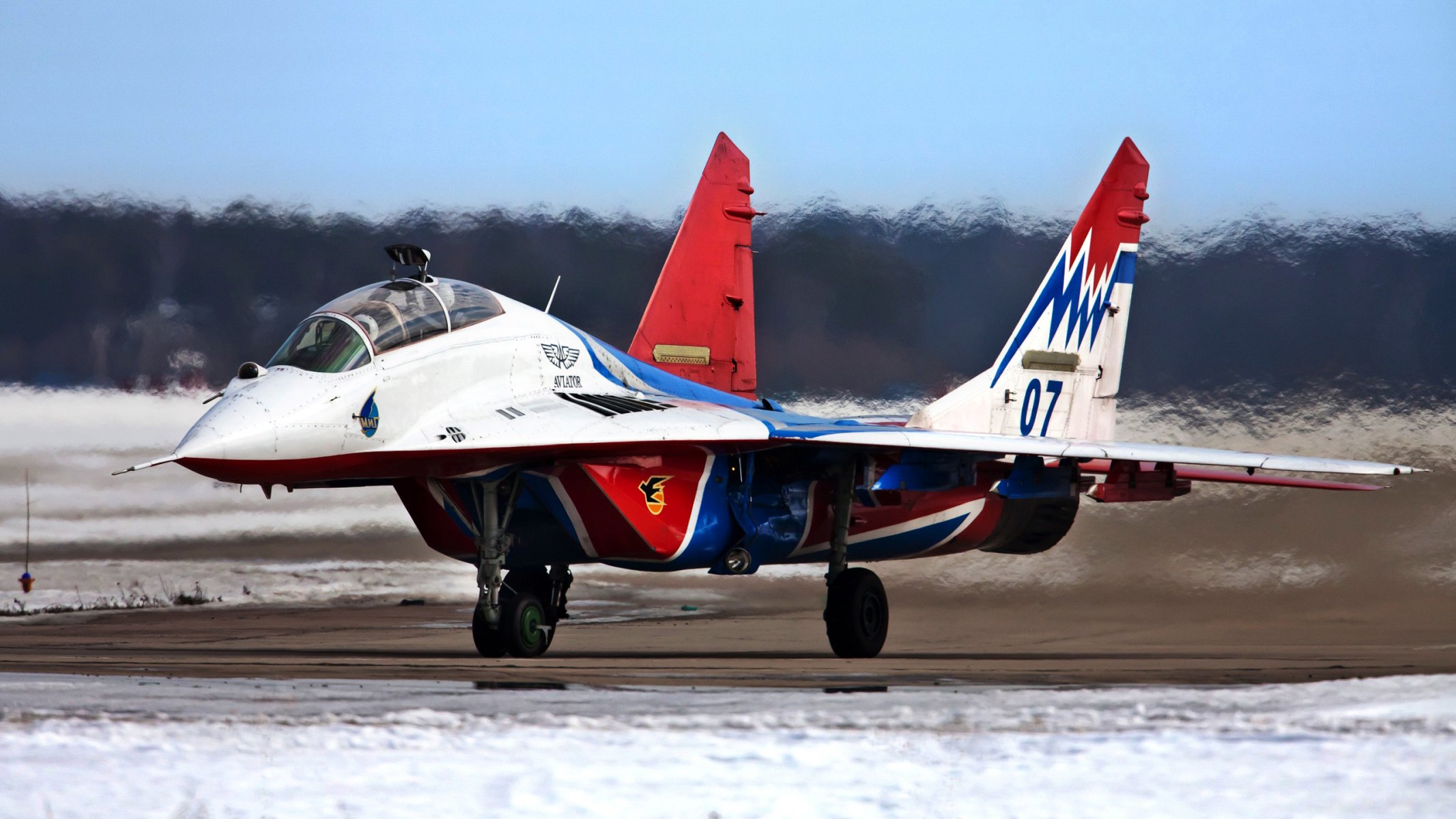 flugzeug kampfjet mig-29ub scheren