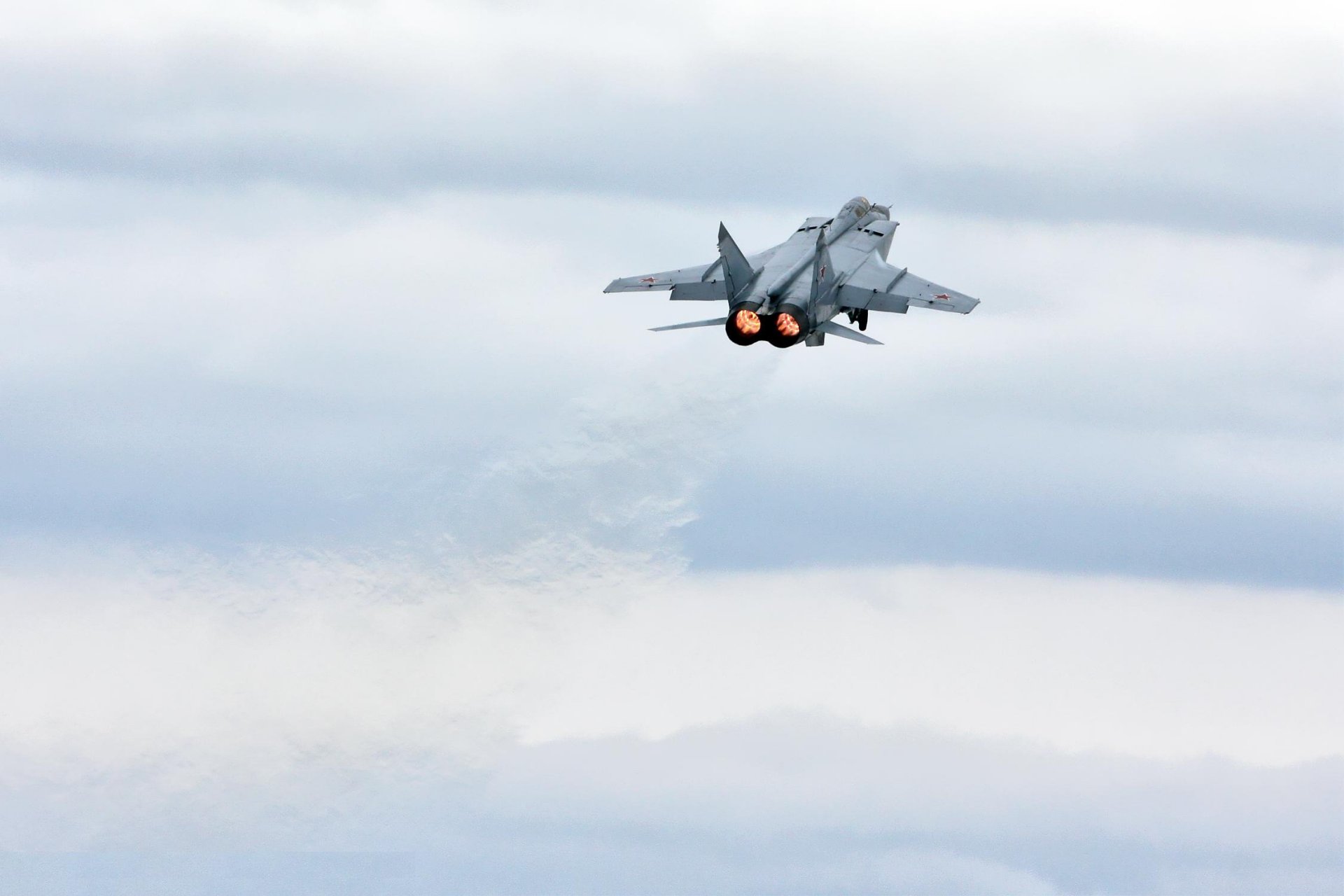 mig 31 chasseur intercepteur nuages décollage