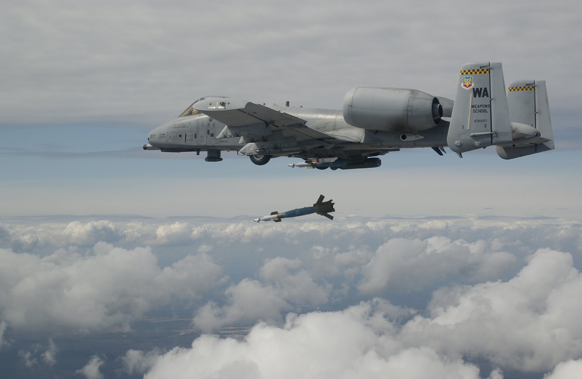 thunderbolt fusée puissance ciel nuages