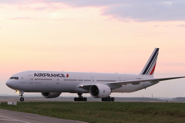 Flugzeug Liger Boeing Passagier am Abend