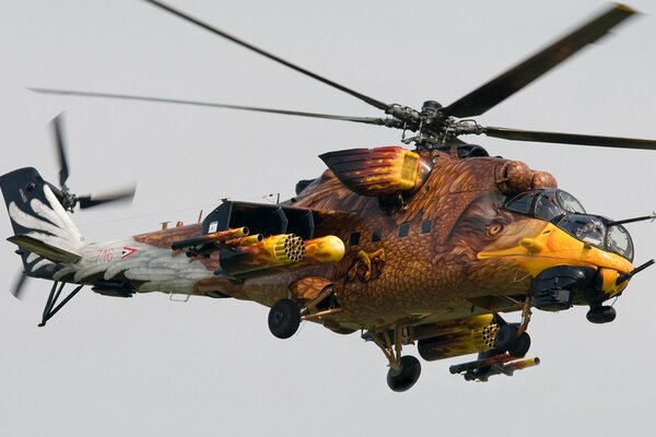 Mi-24 Airbrush widok z boku w locie