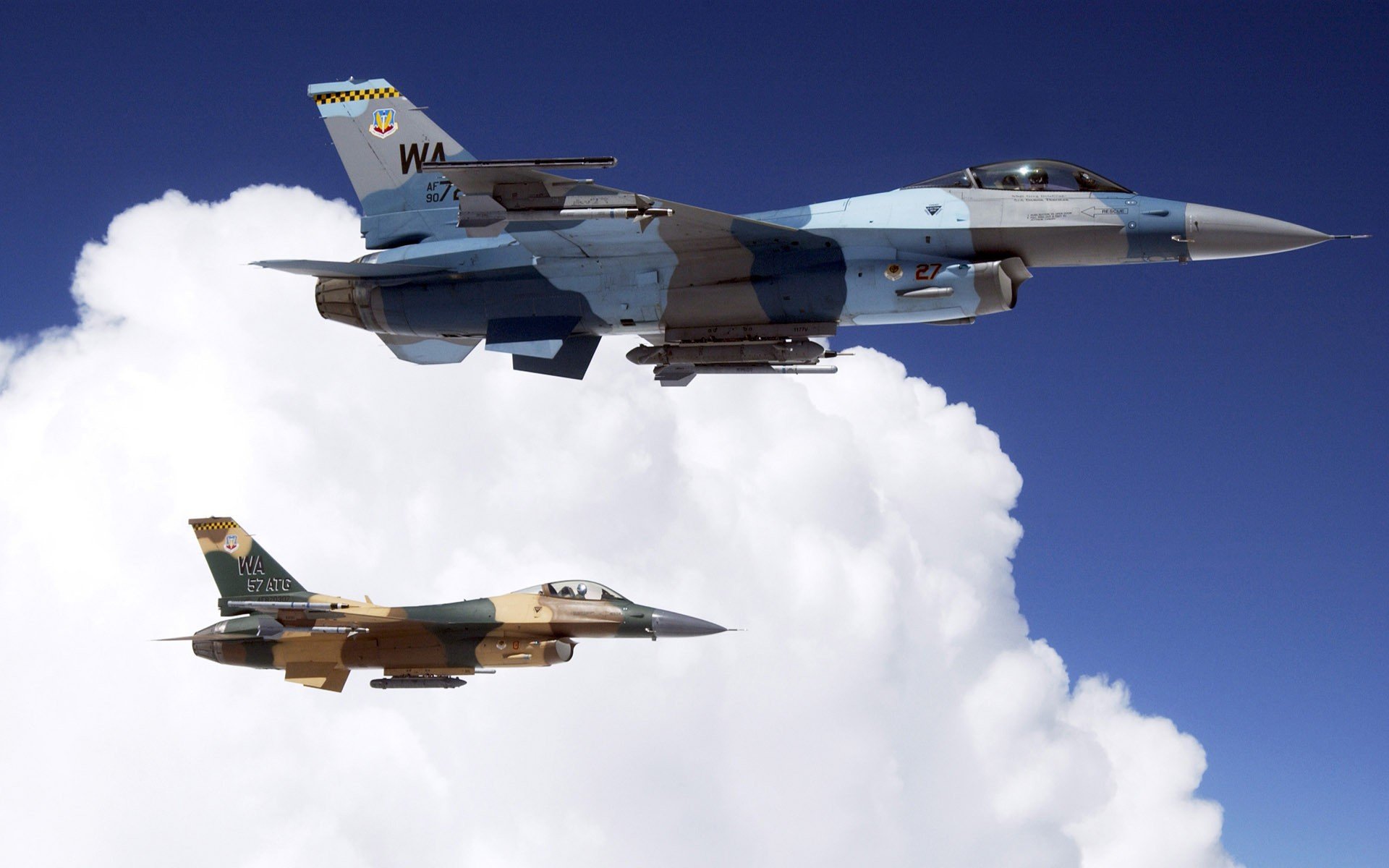 f16 avions de chasse nuages