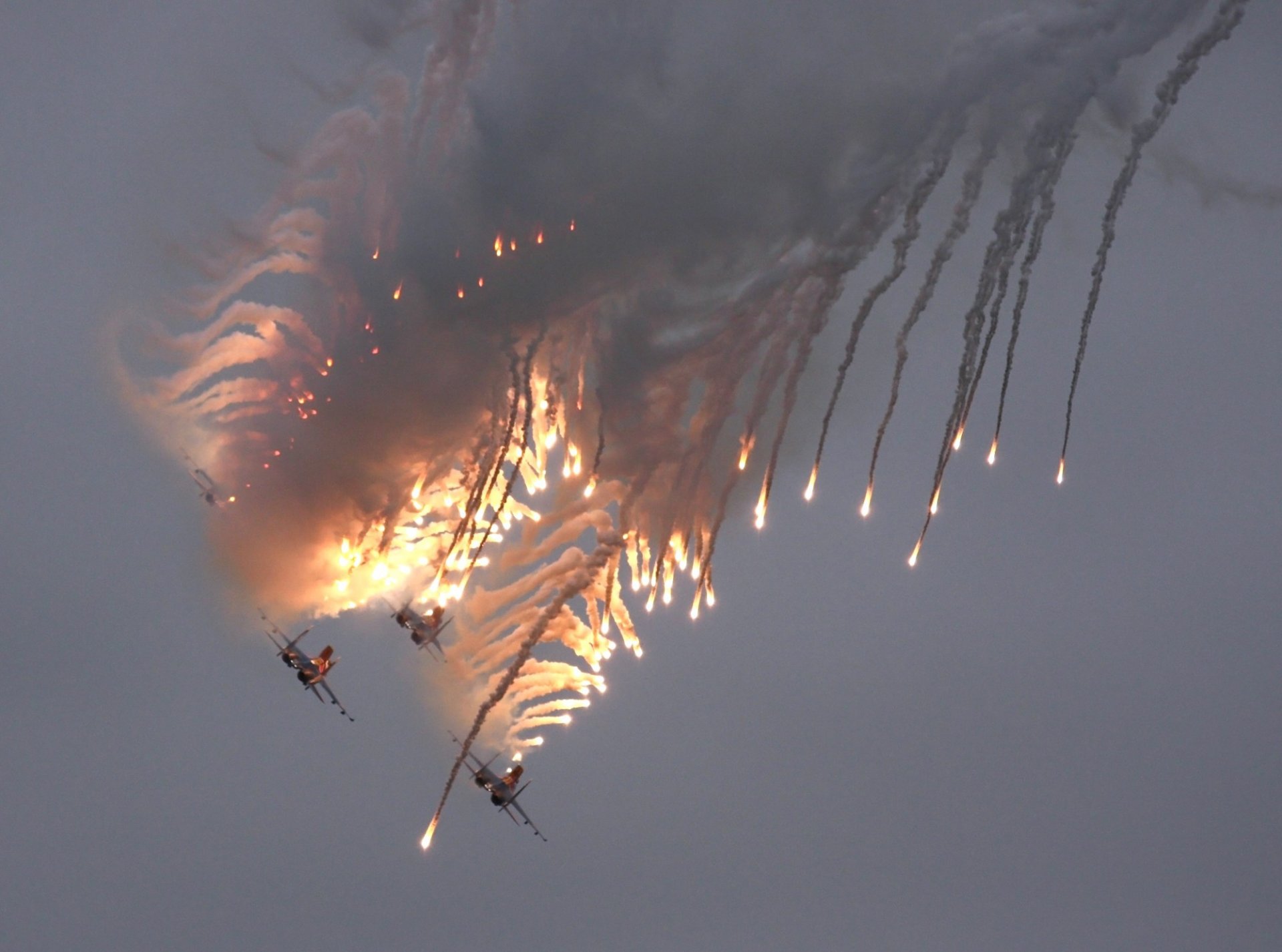 airshow max volo cavalieri russi aereo