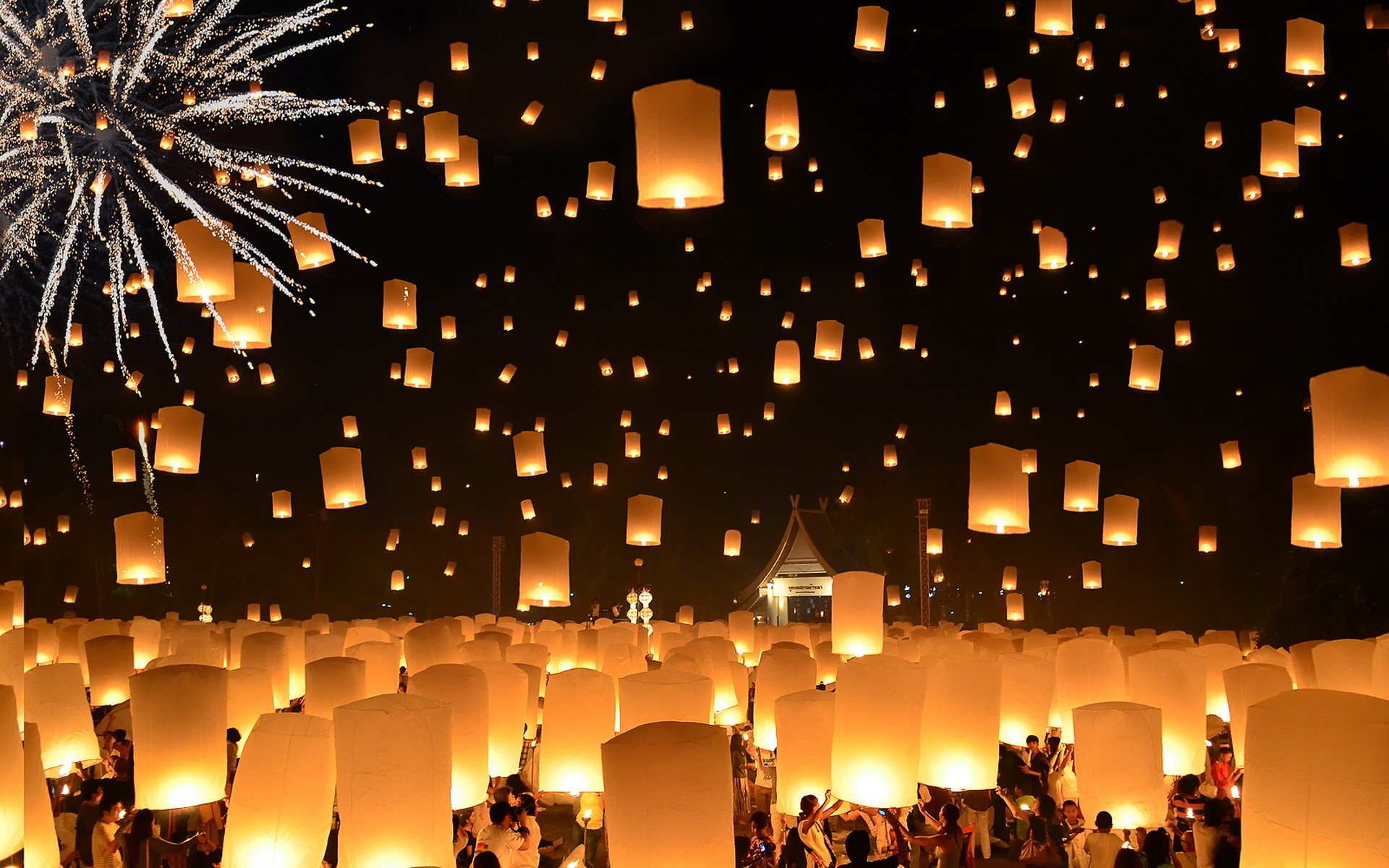 lanterne galleggianti lokrathong festival thailandia