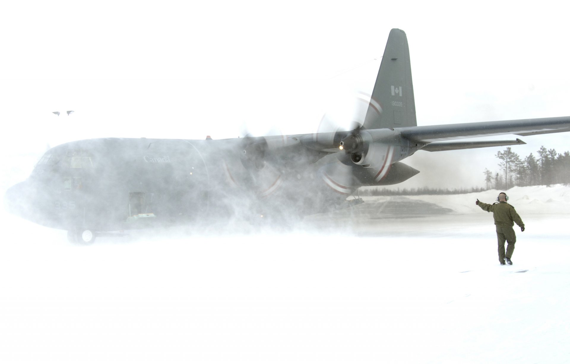 lockheed c-130 ercole aereo inverno neve