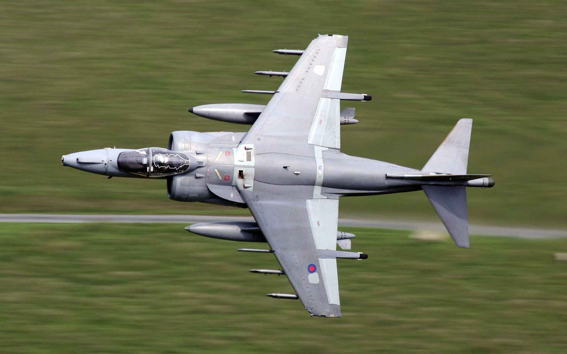 avión bajo vuelo harrier