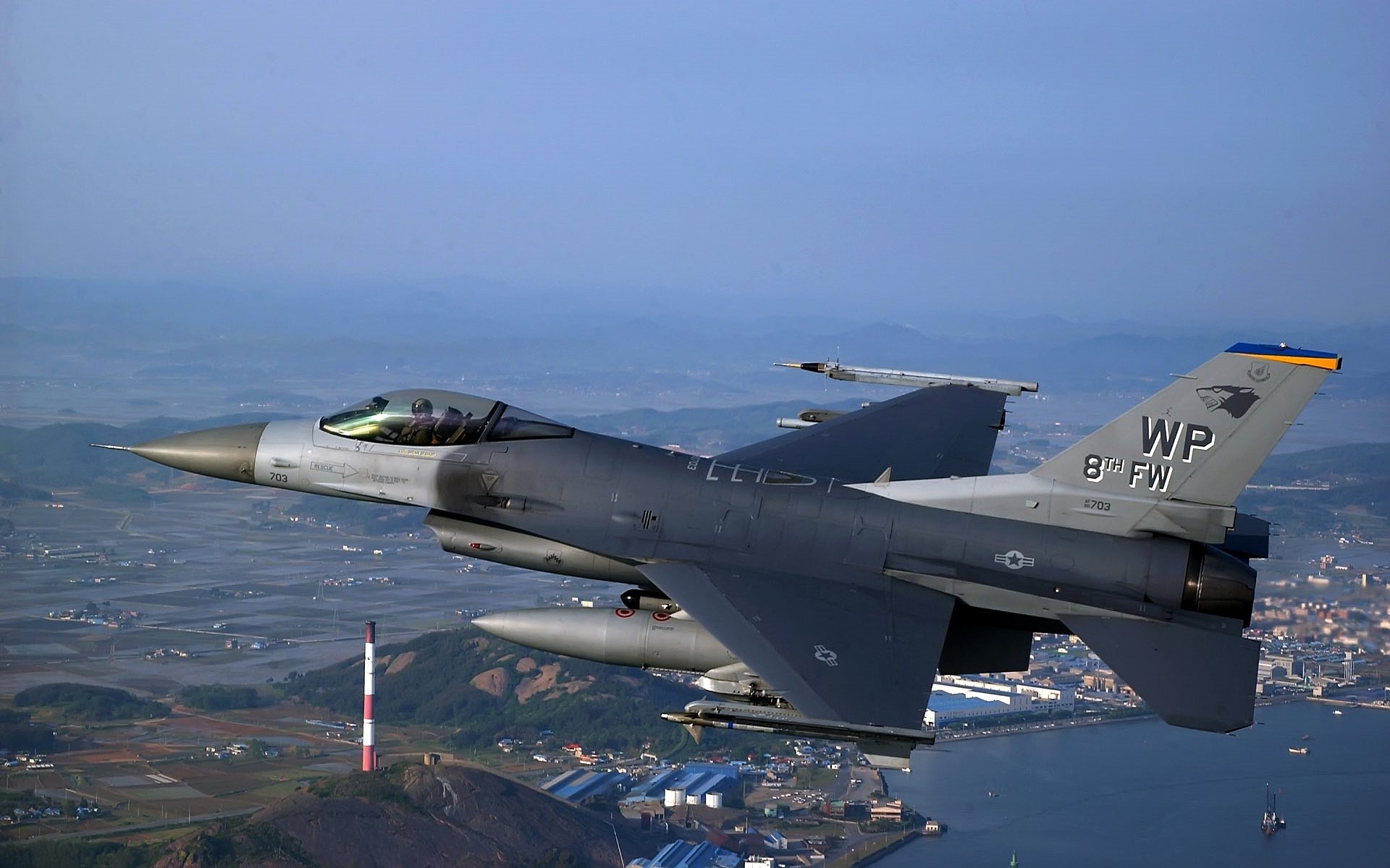 f-16 lot miasto