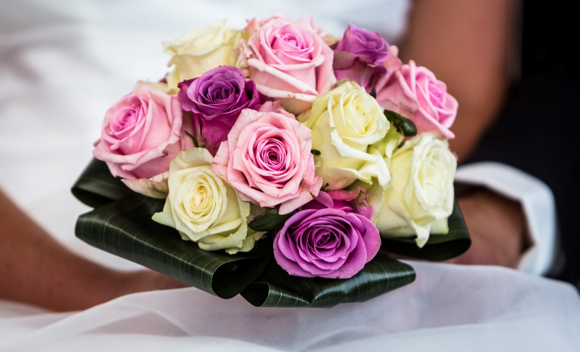 bouquet wedding petals rose