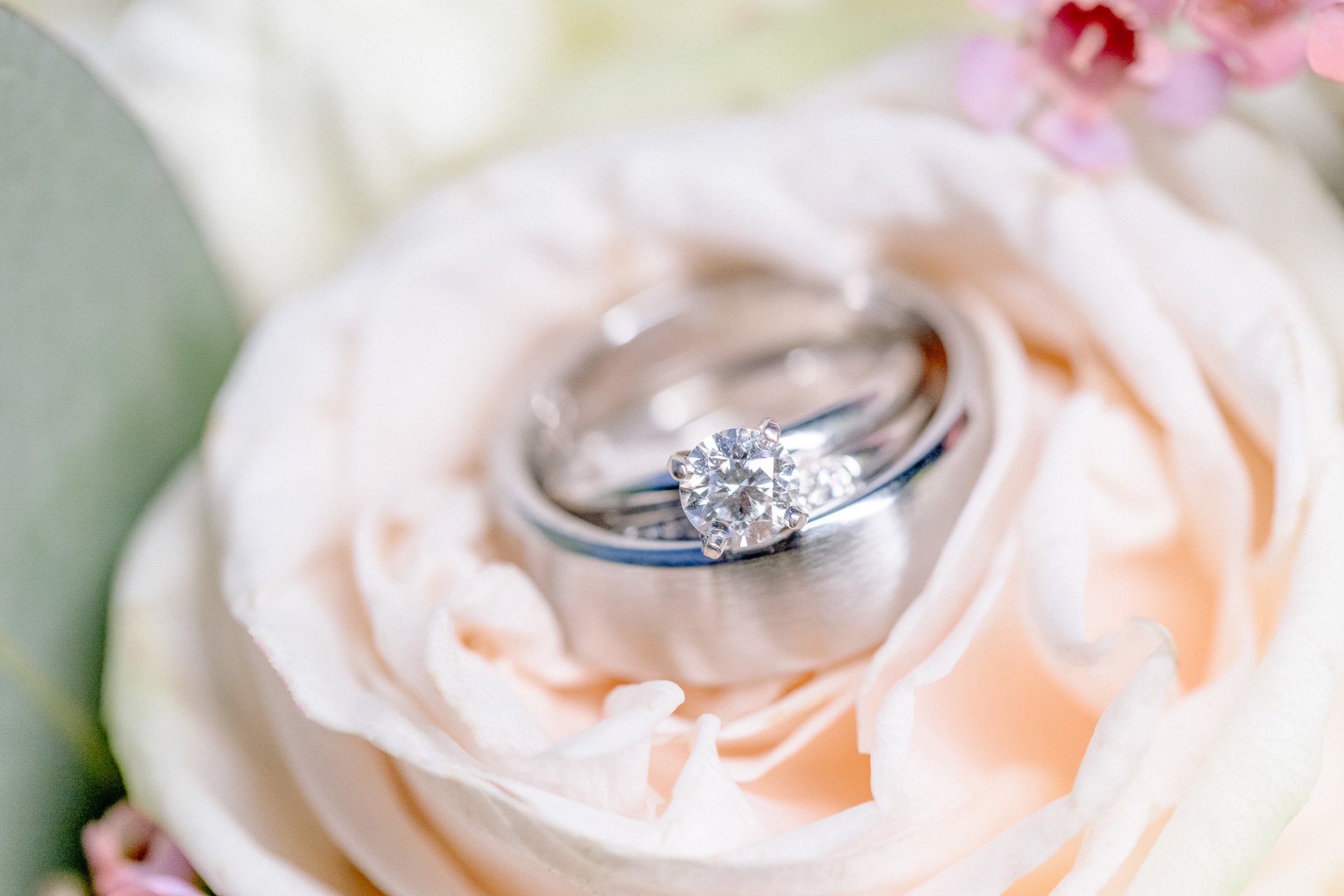 rings flower wedding engagement