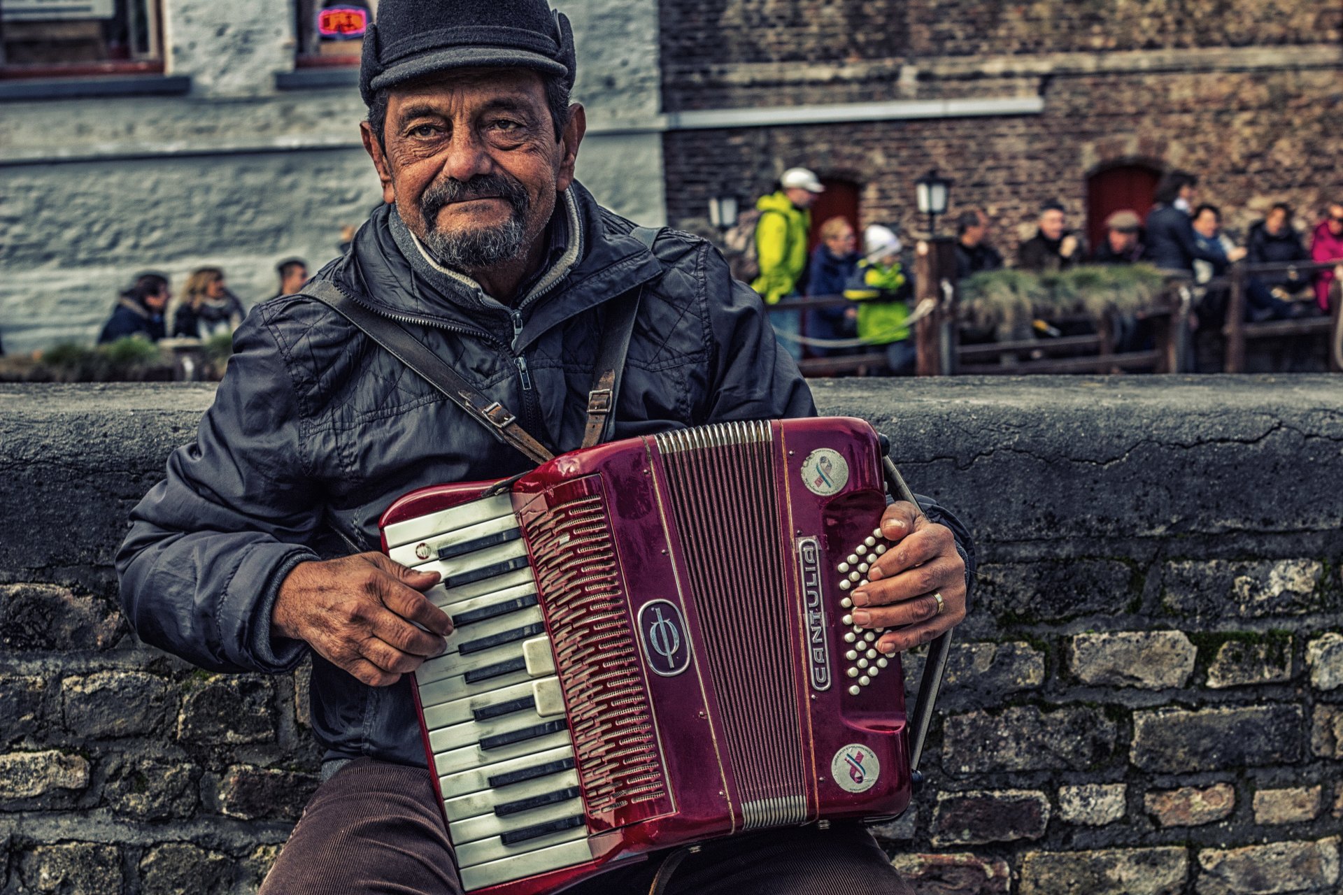 musician akordeon street