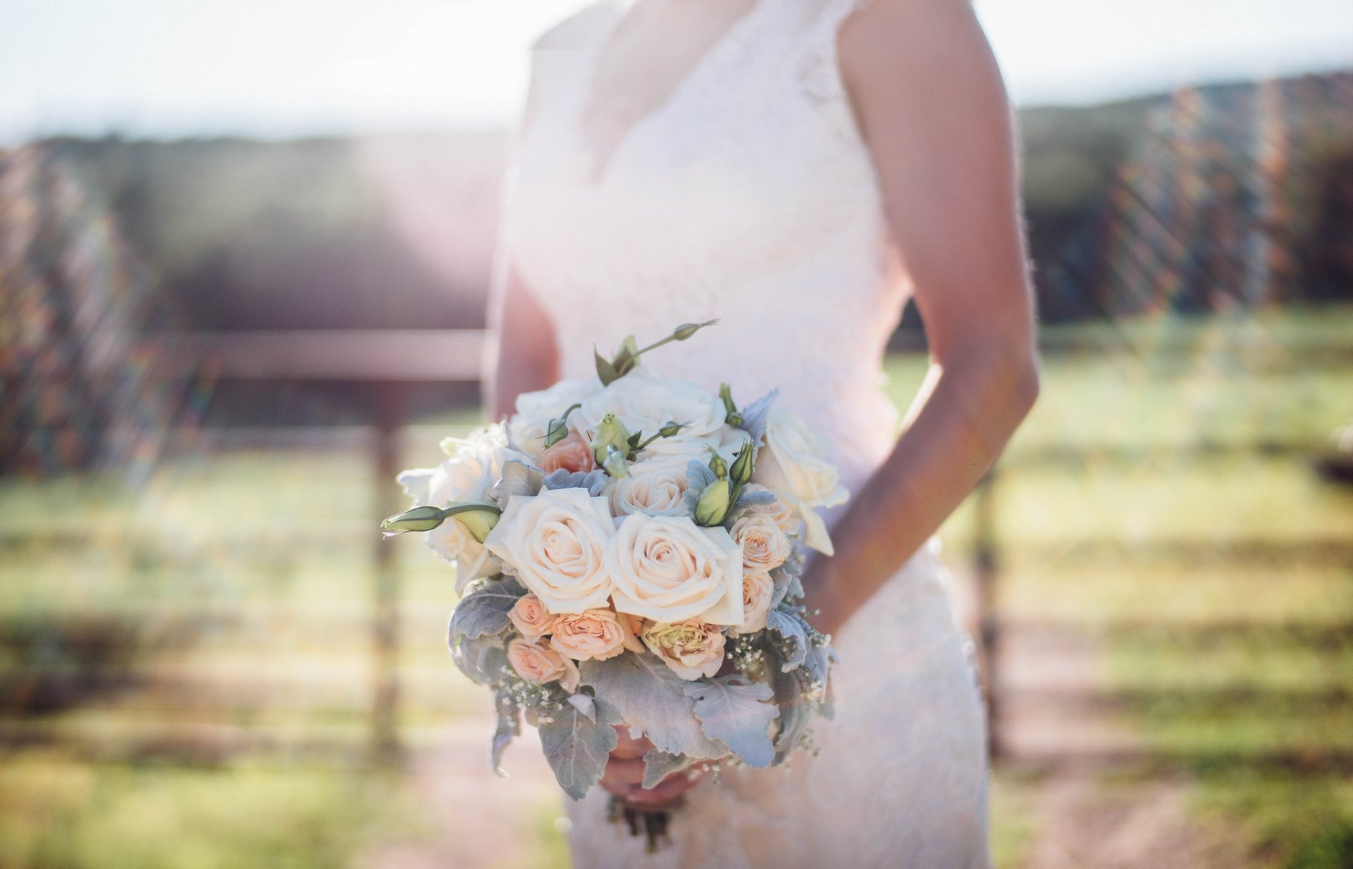 mariée fleurs bouquet roses robe