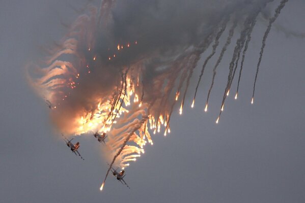 Flying a group of fighters in a combat turn