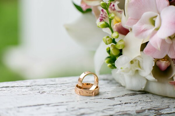 Beautiful wedding rings and bouquet