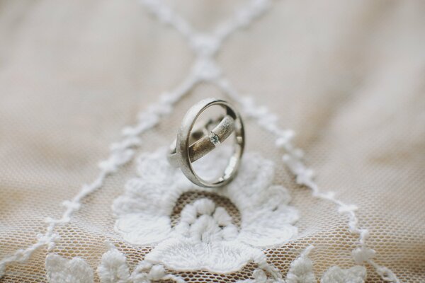 Verlobungsringe in Silber für die Hochzeit