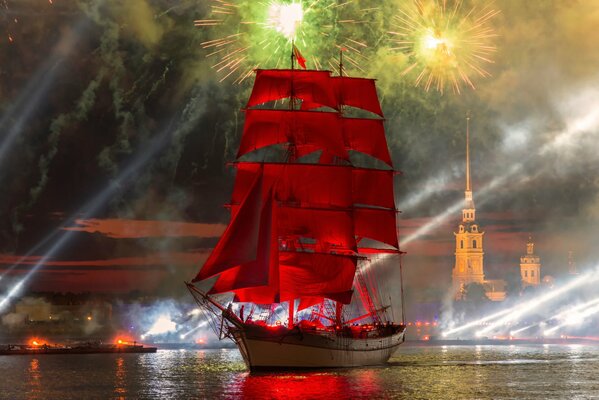 Festival des voiles écarlates au coucher du soleil