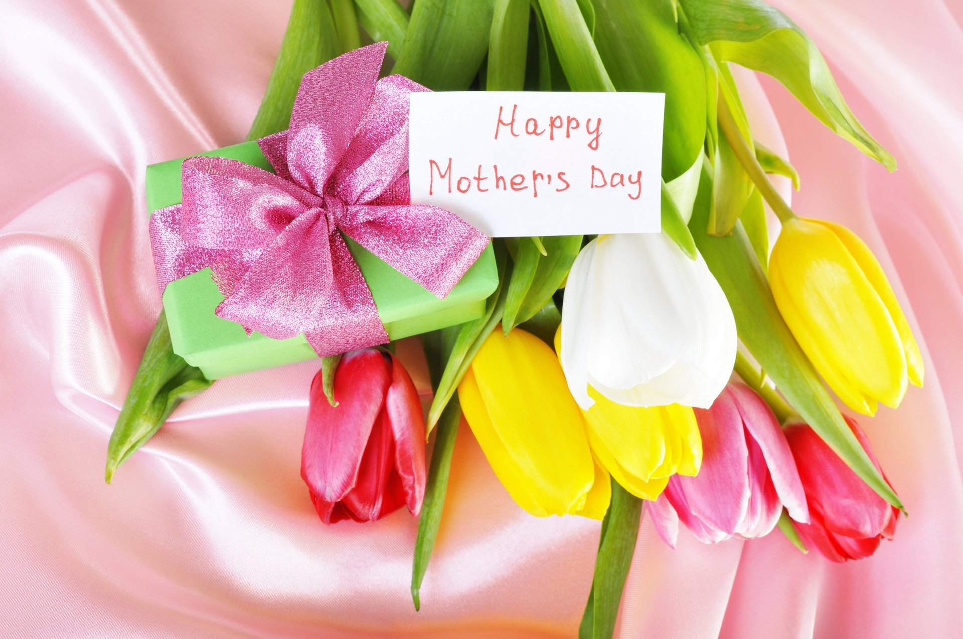 festa della mamma fiori tulipani multicolore nastro regalo auguri