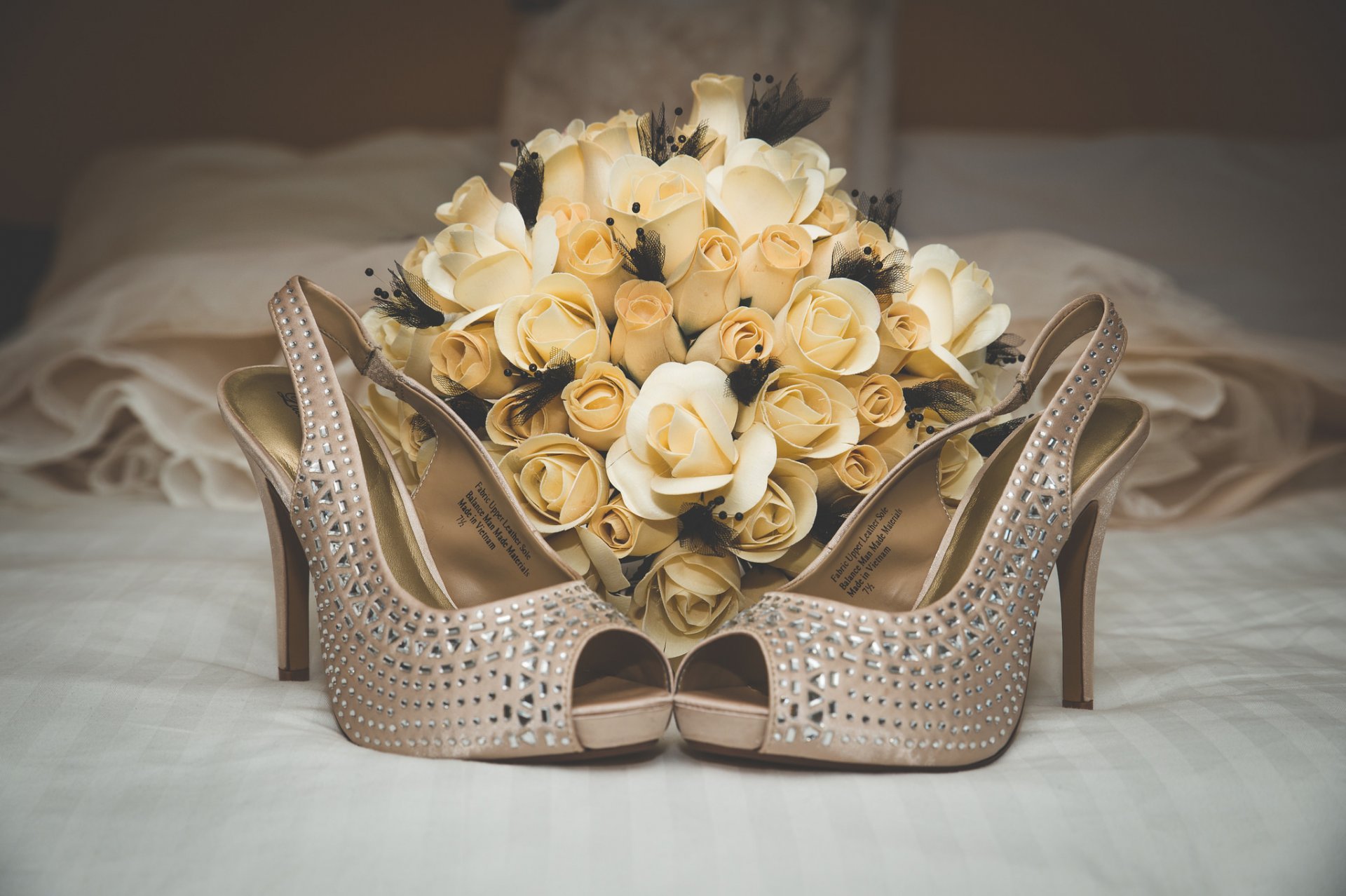 ramo zapatos boda flores