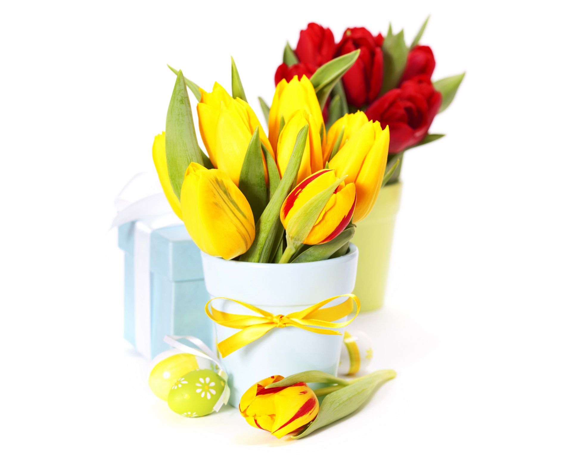 blumenstrauß tulpen ostern vase geschenke eier bogen blumen foto