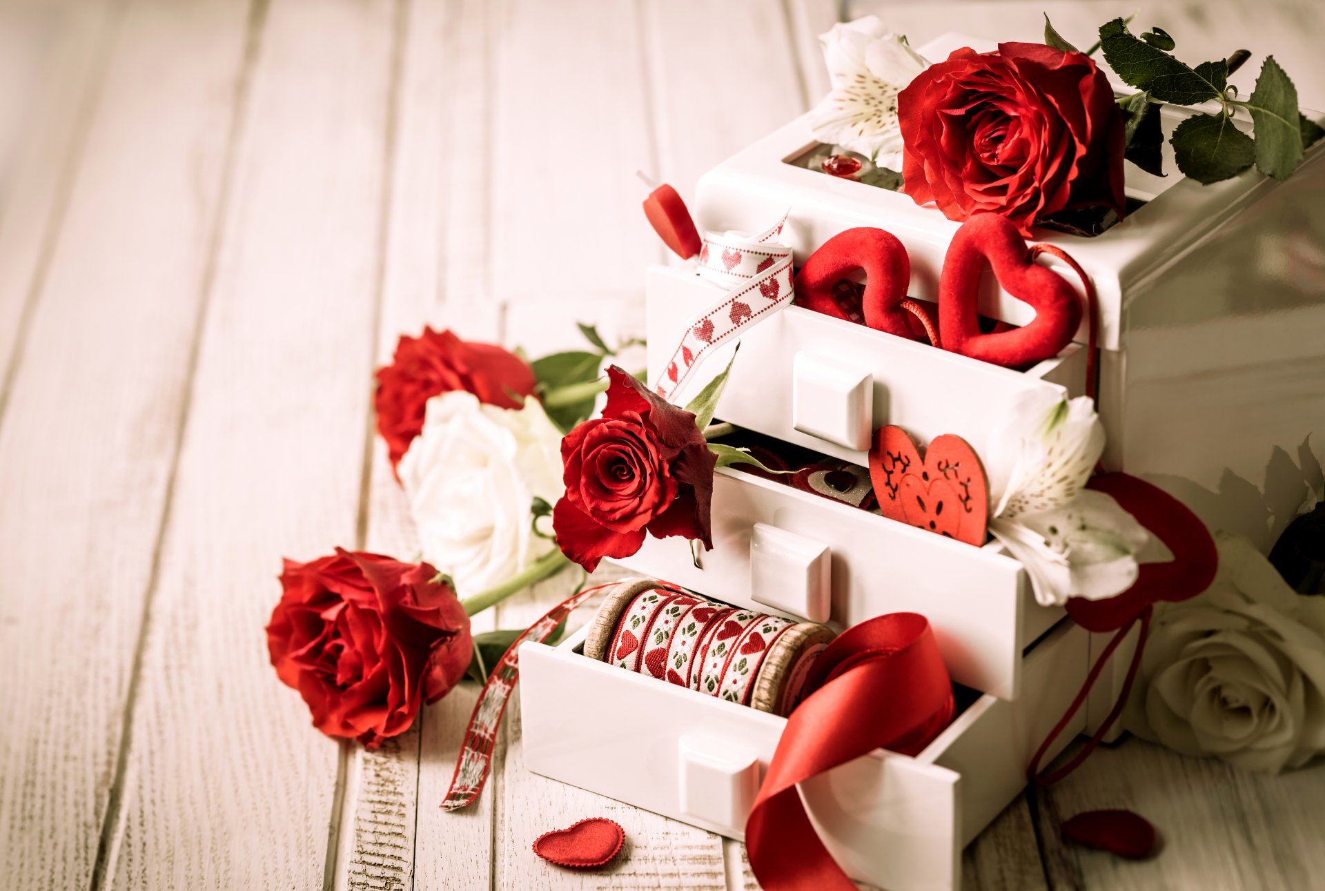 holidays valentine s day roses box heart flower photo