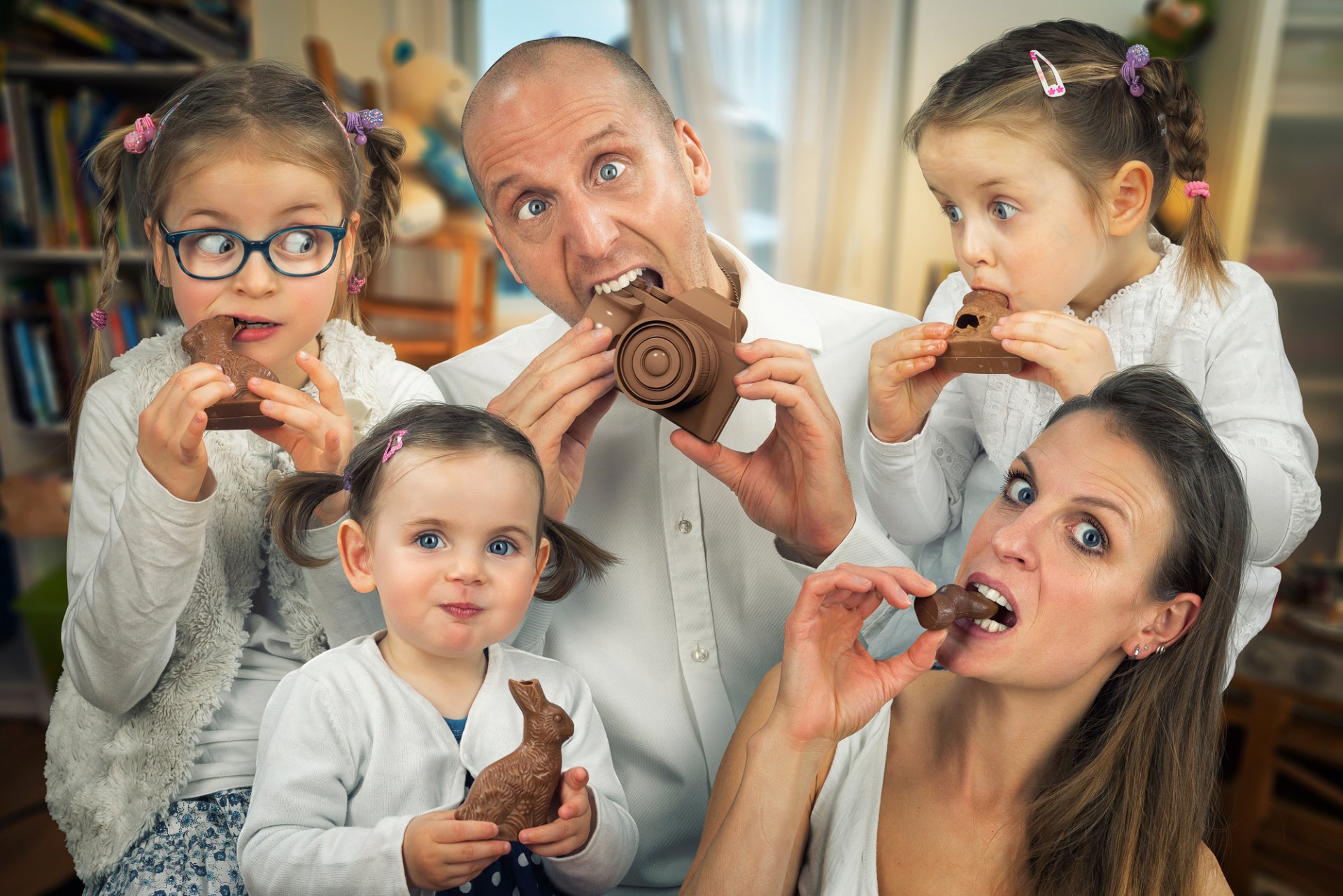 pascua familia niños padres alegría chocolate