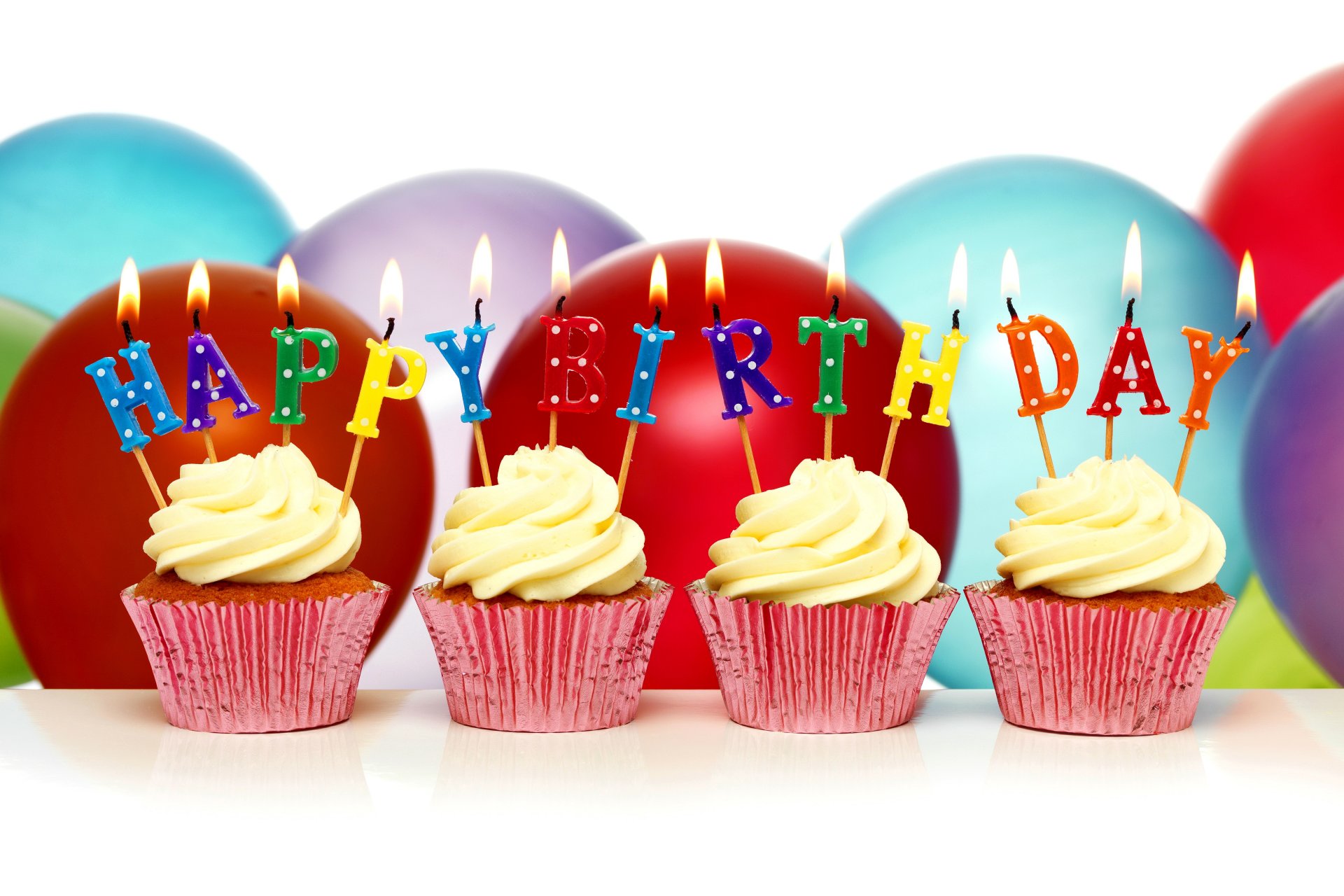 joyeux anniversaire cupcake anniversaire bougies ballons cupcakes