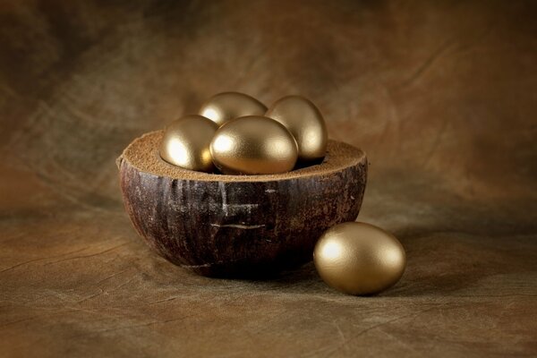 Golden Easter eggs in a wooden vessel