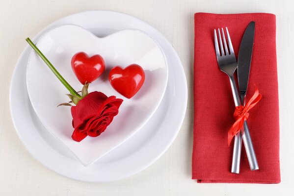 Assiette de service Happy Valentine en forme de coeur