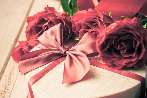 Rosas en la Caja con el arco