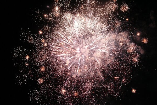 Saluto festivo nel cielo notturno