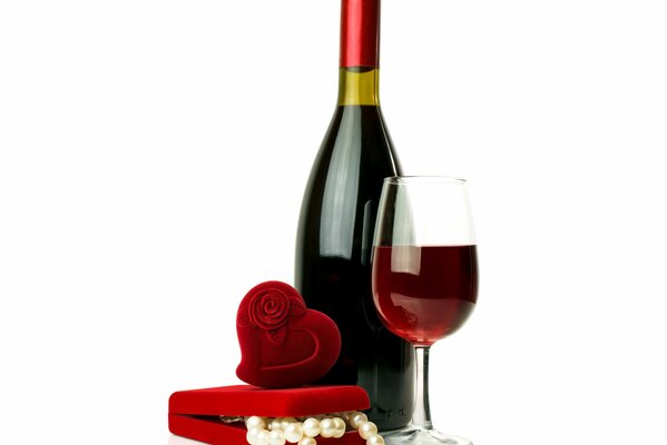 Bouteille de vin rouge et collier