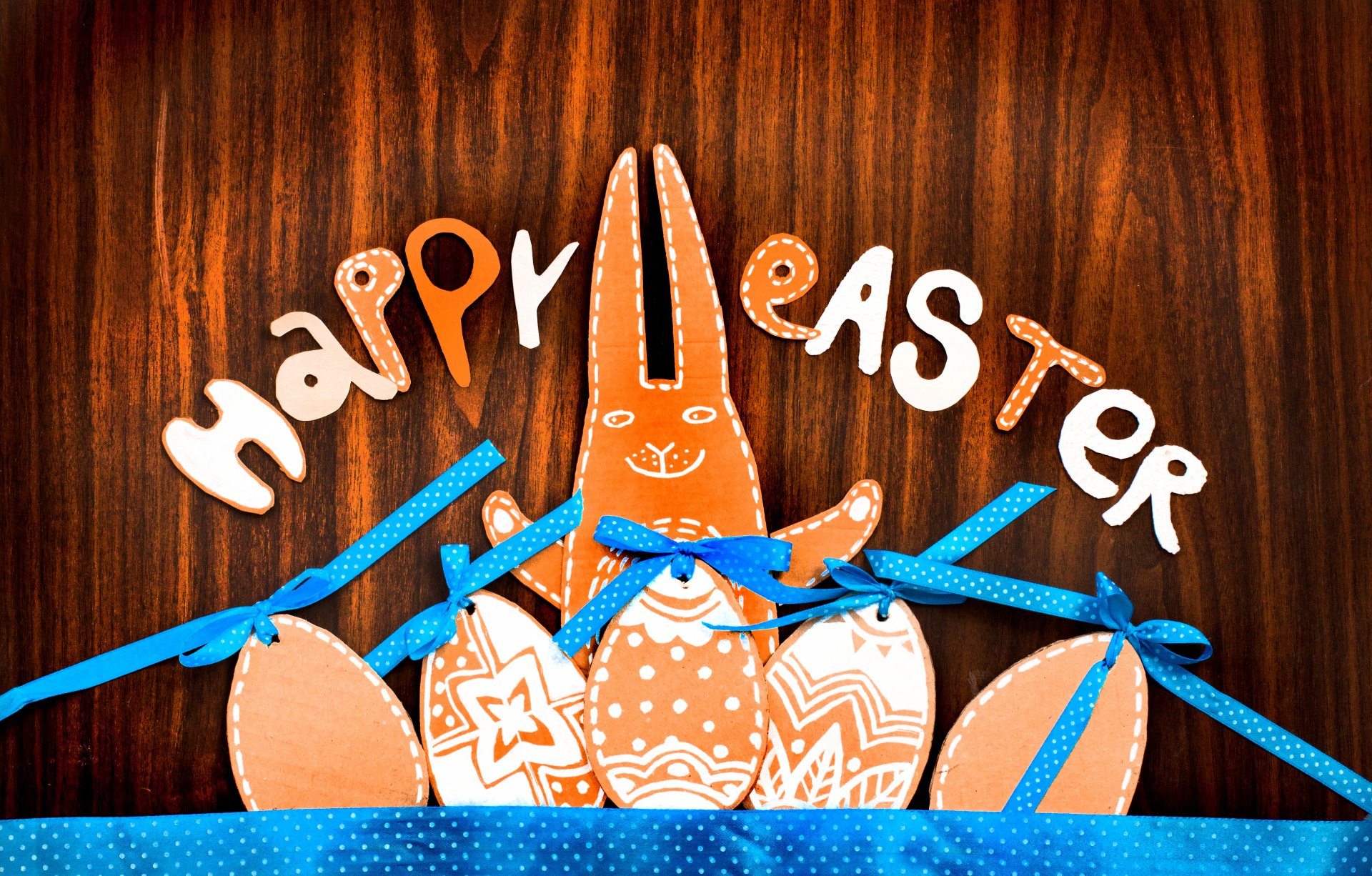 vacanze pasqua figurine uova nastri lepre legno iscrizione