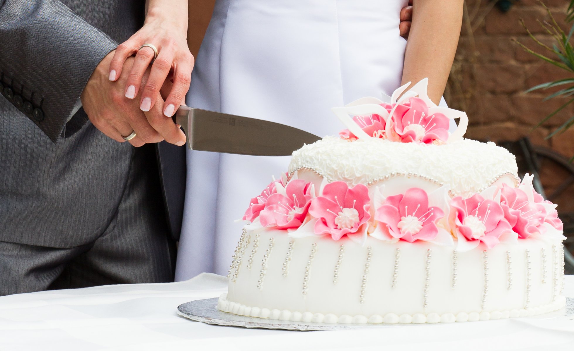 wedding marriage groom bride cake the situation