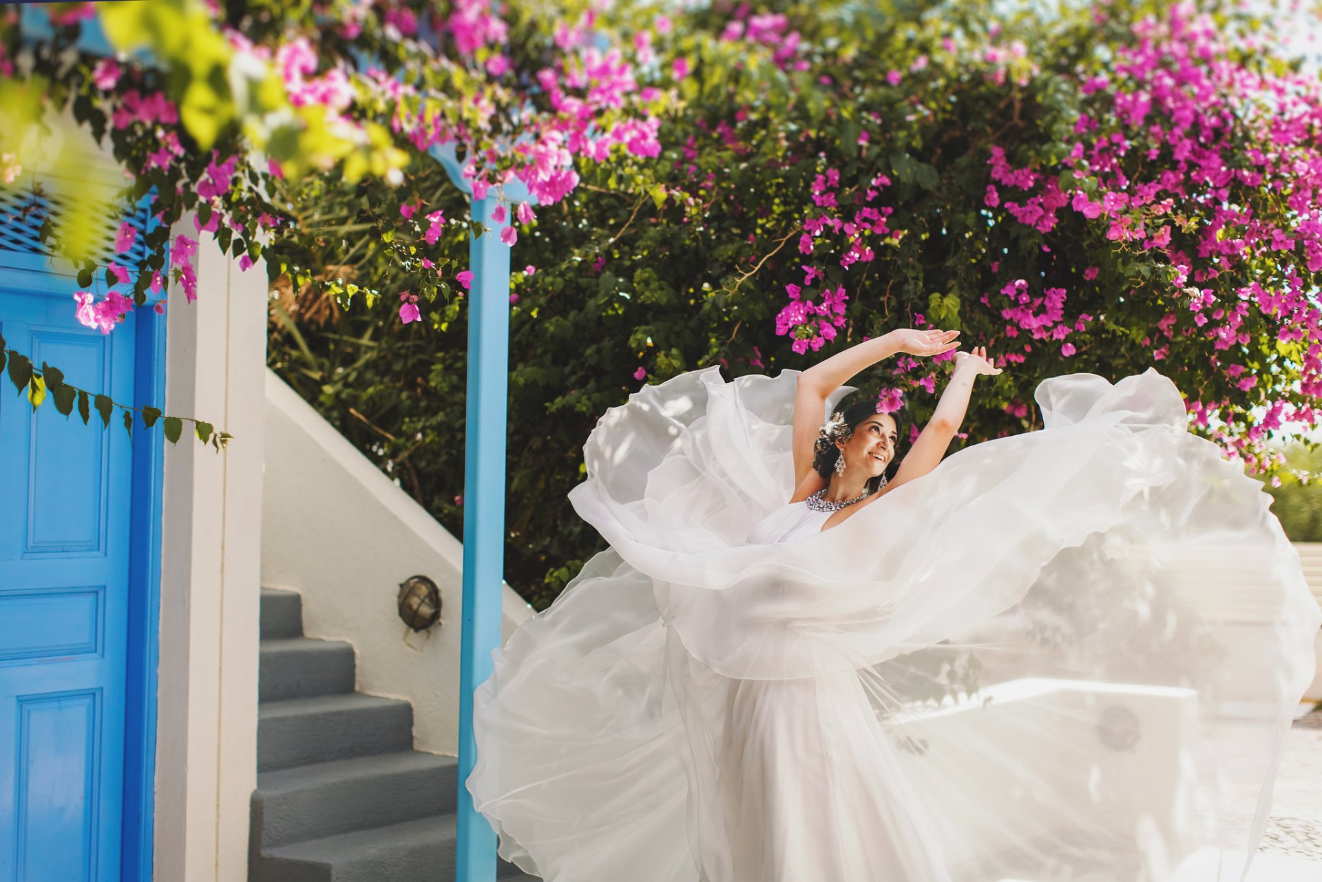 ragazza sposa vestito fiori