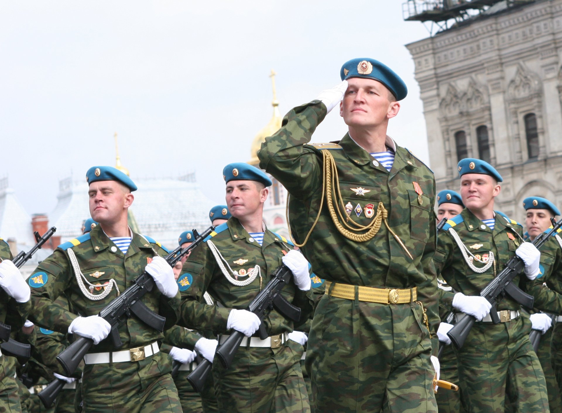 troupes aéroportées parachutistes soldats combattants élite fierté militaire bérets bleus jour des troupes aéroportées troupes aéroportées fédération de russie russie armée honneur
