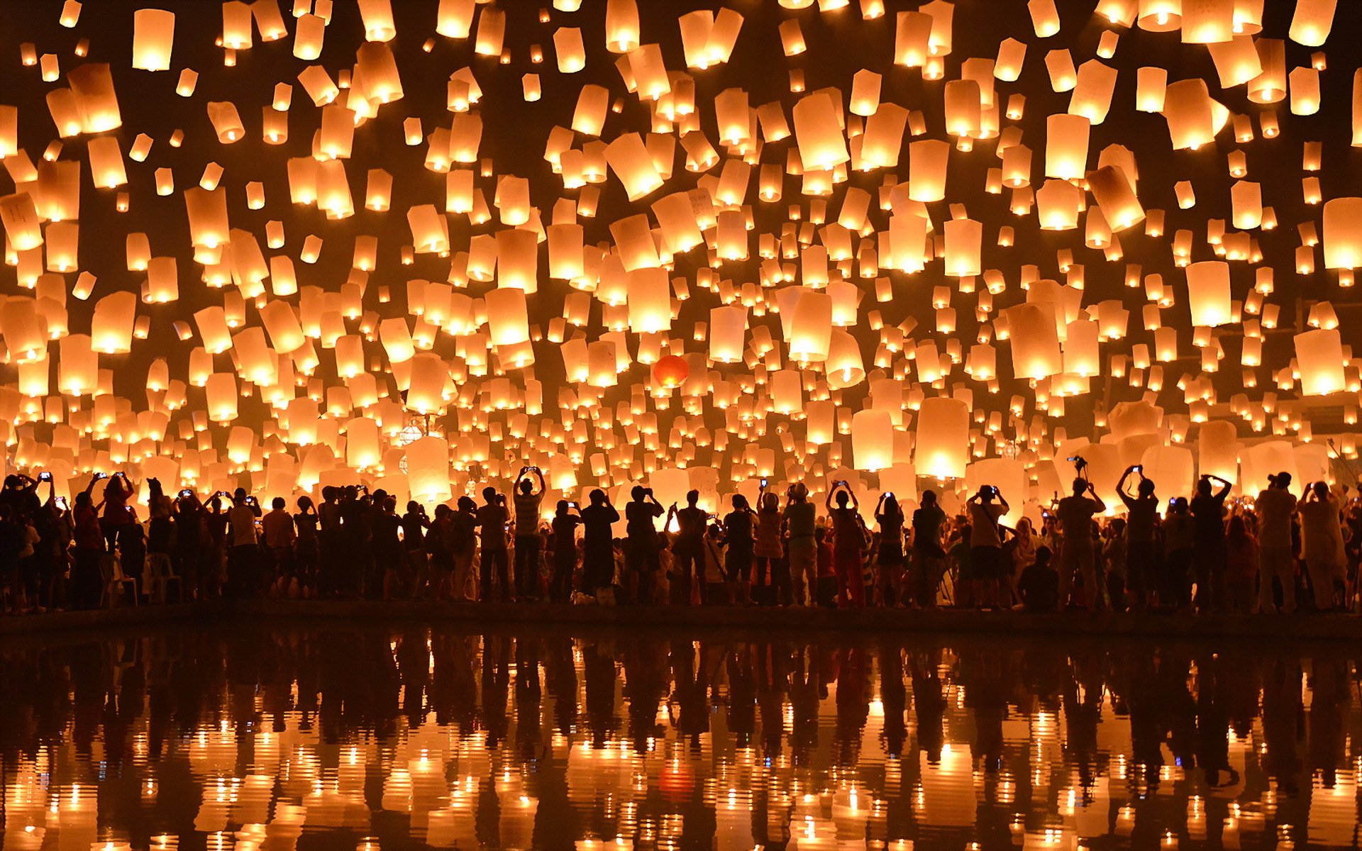 lanternes flottantes festival de leukrathong chiang mai
