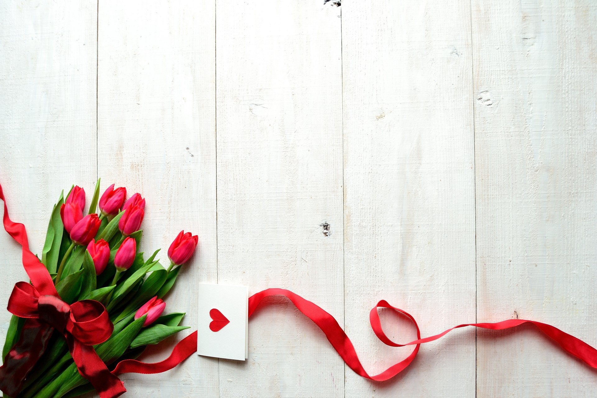 flores tulipanes cinta lazo tarjeta corazón vacaciones día de san valentín