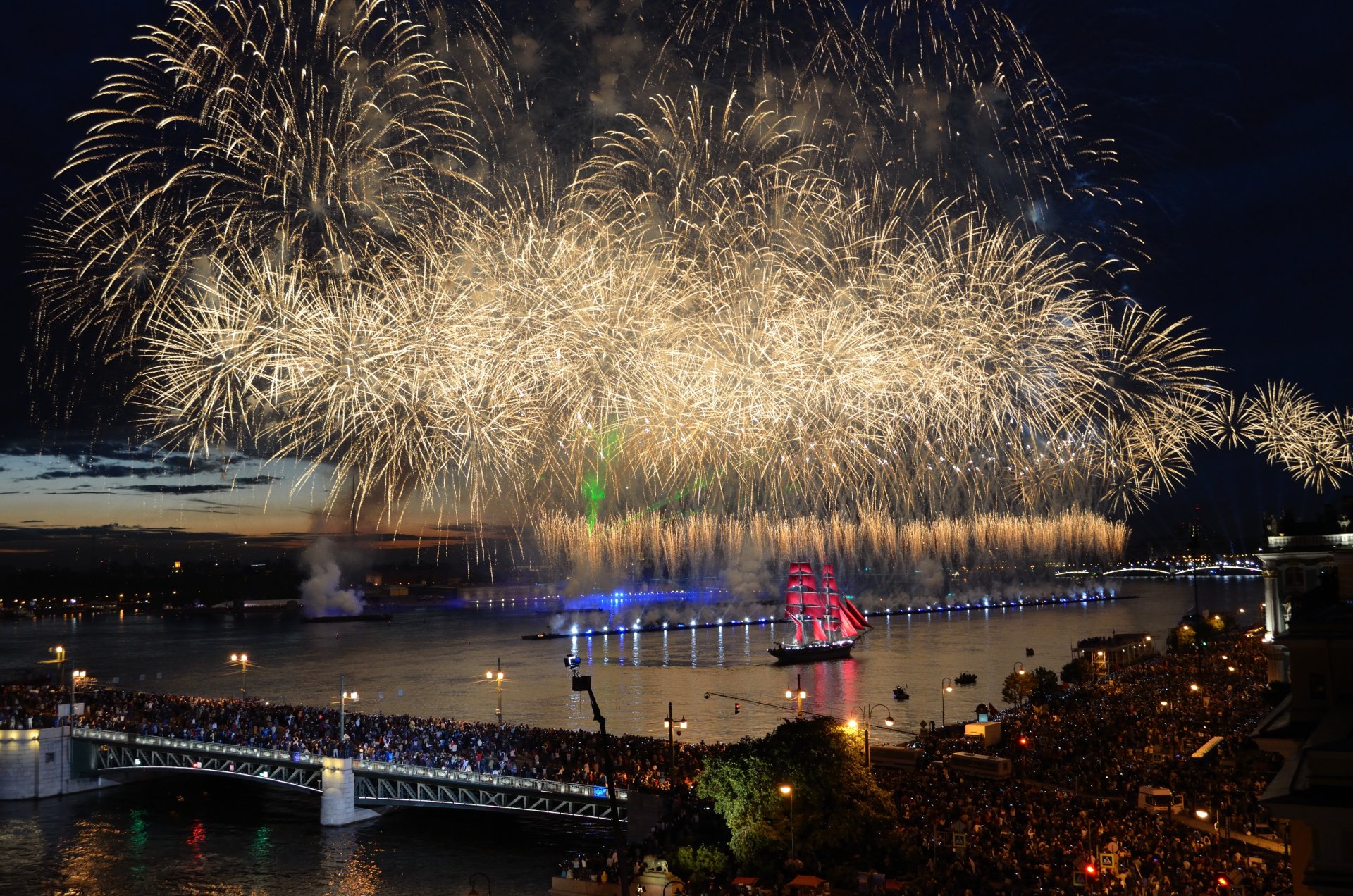 red sails st. petersburg brig tre-krunur fireworks shennikovsv