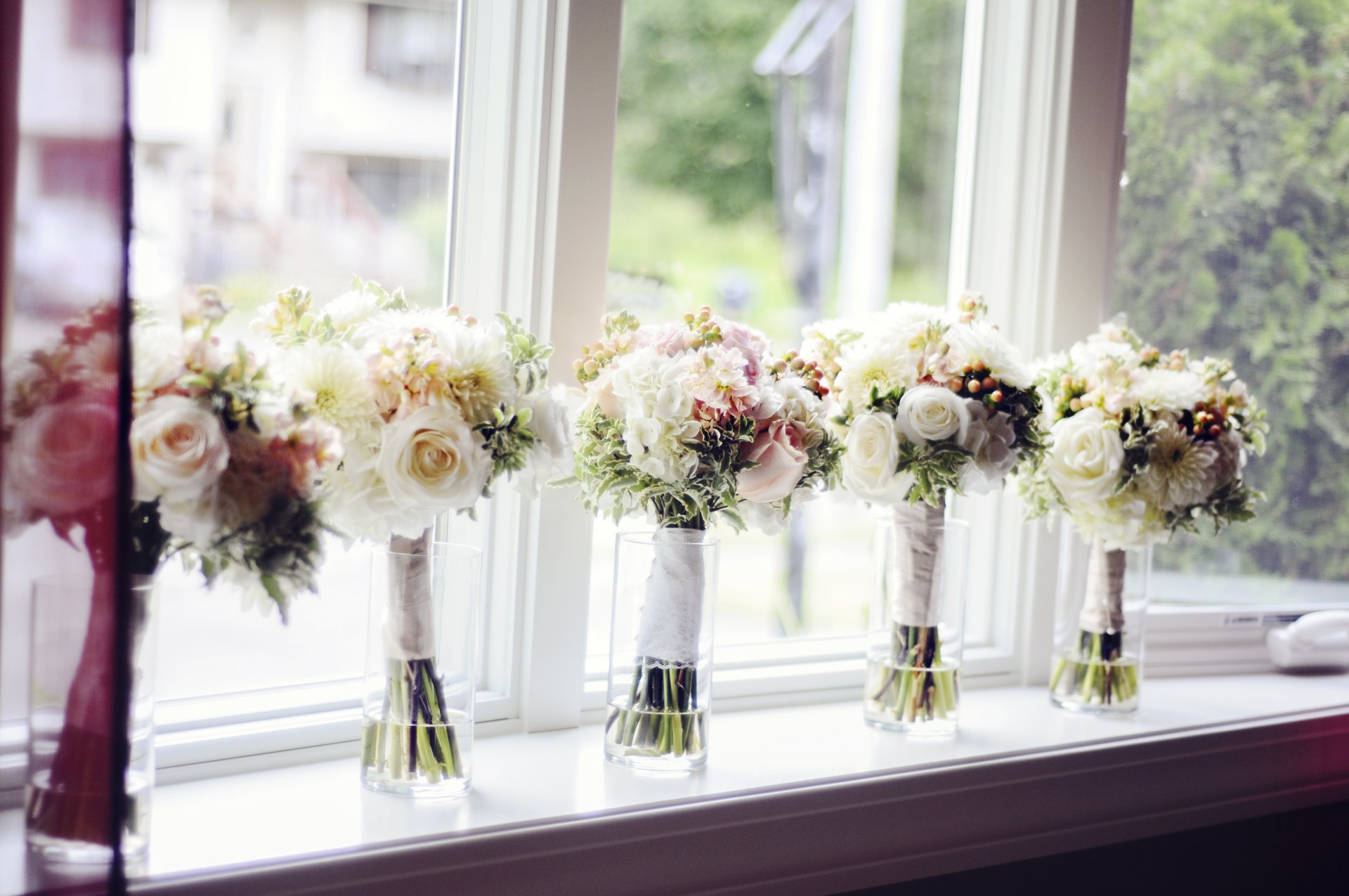 bouquet wedding roses vase