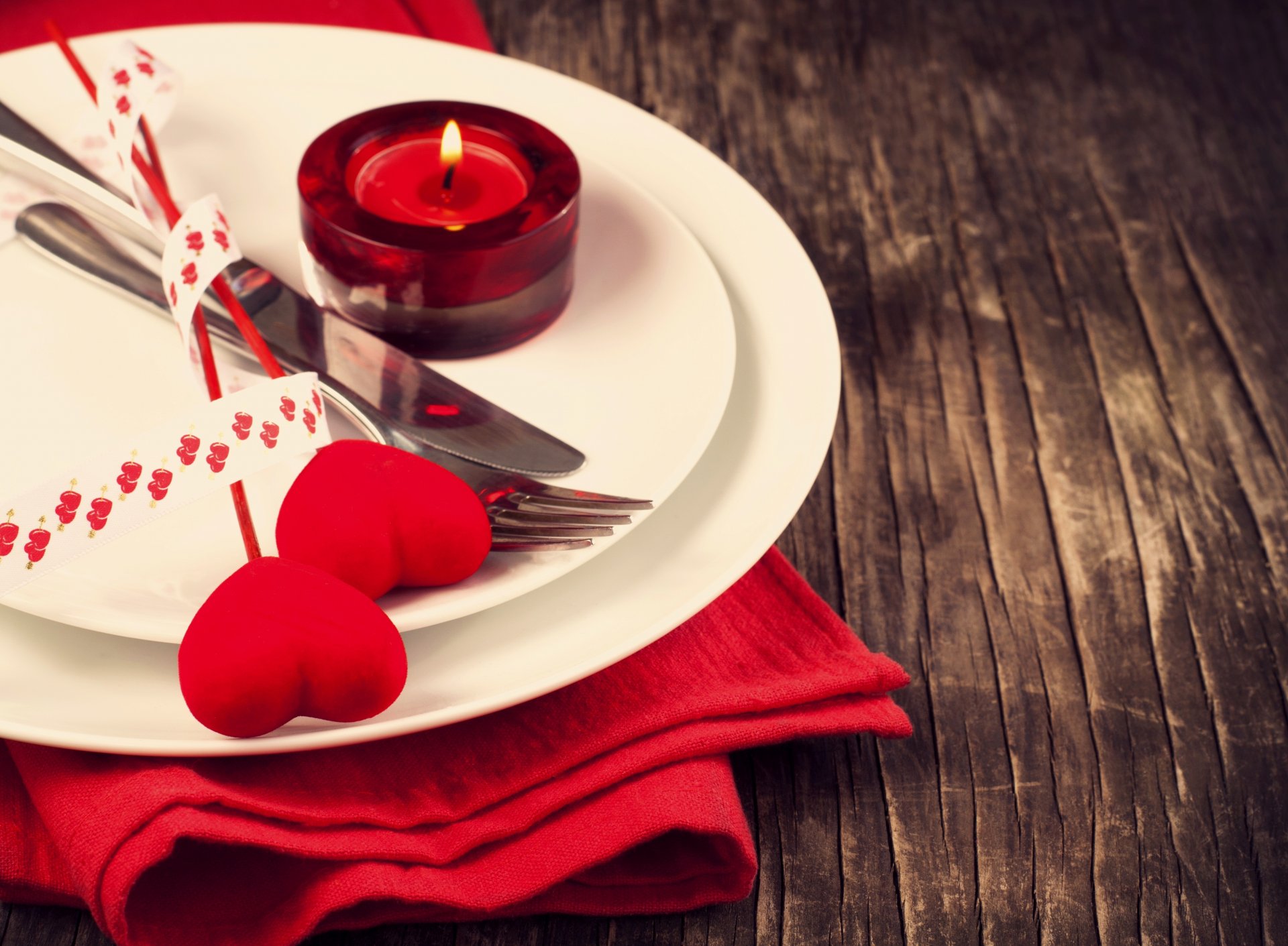tisch kerzen dekoration liebesromane urlaub dekoration herz romantik urlaub kerze