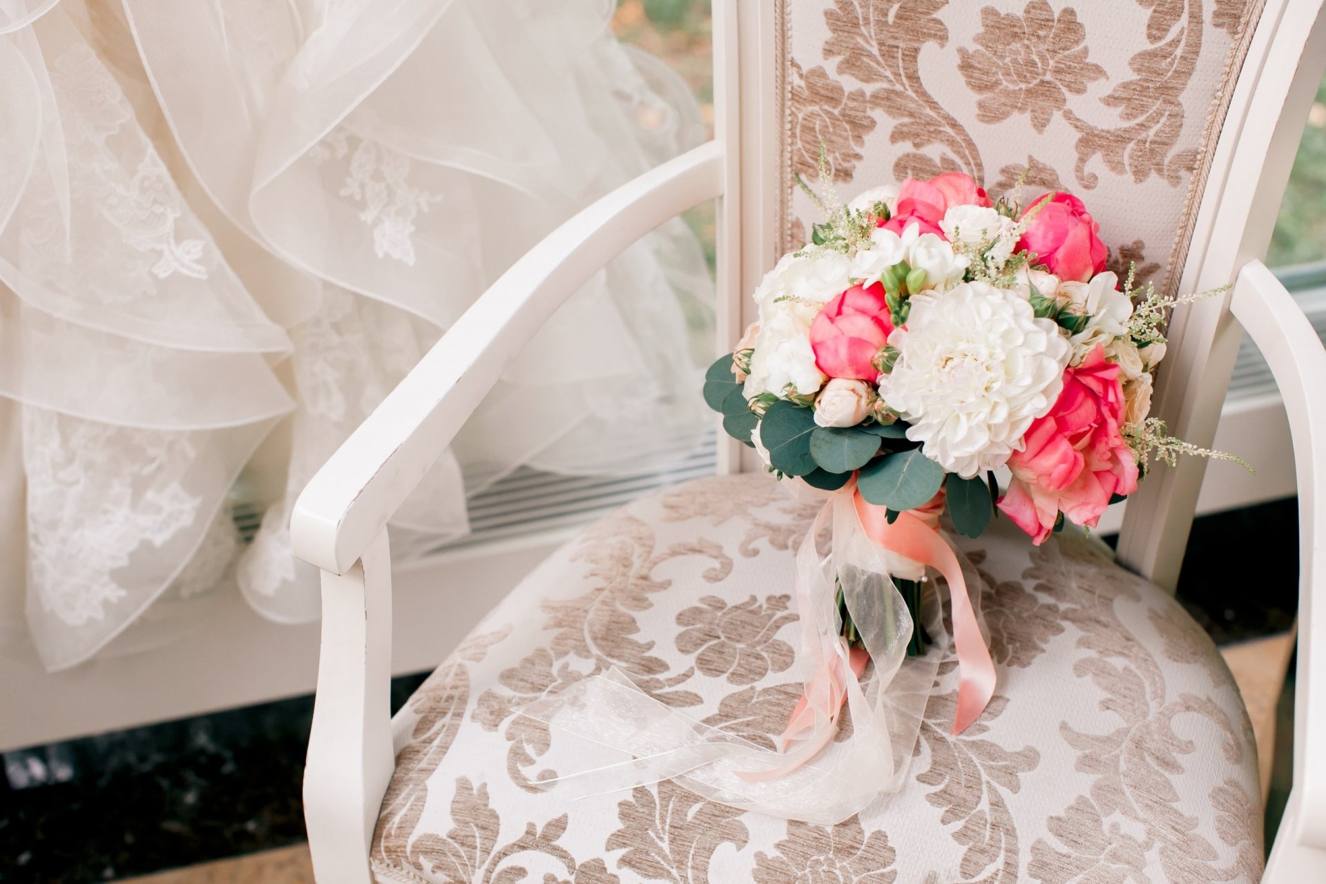 bridal bouquet veil chair wedding