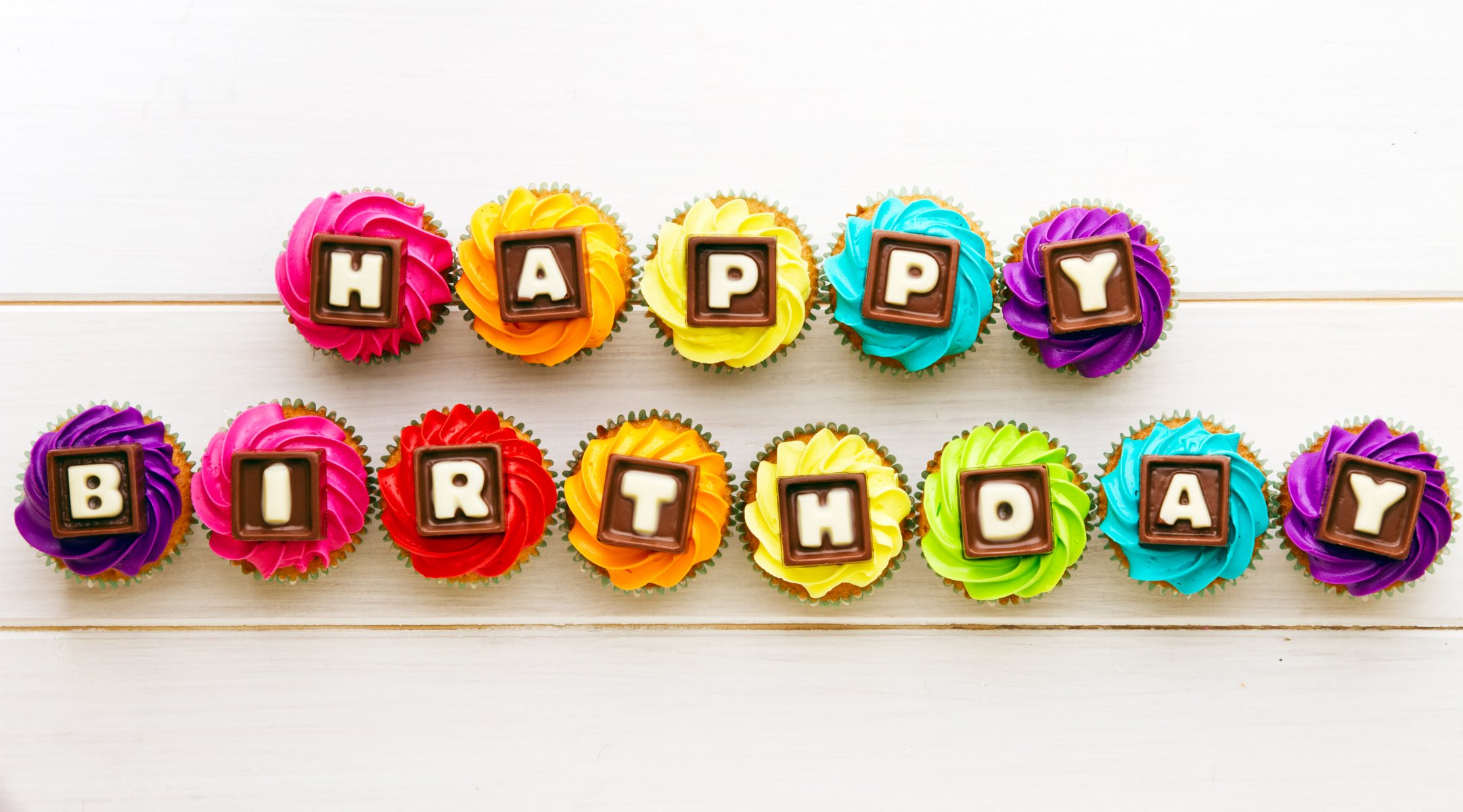 joyeux anniversaire cupcake