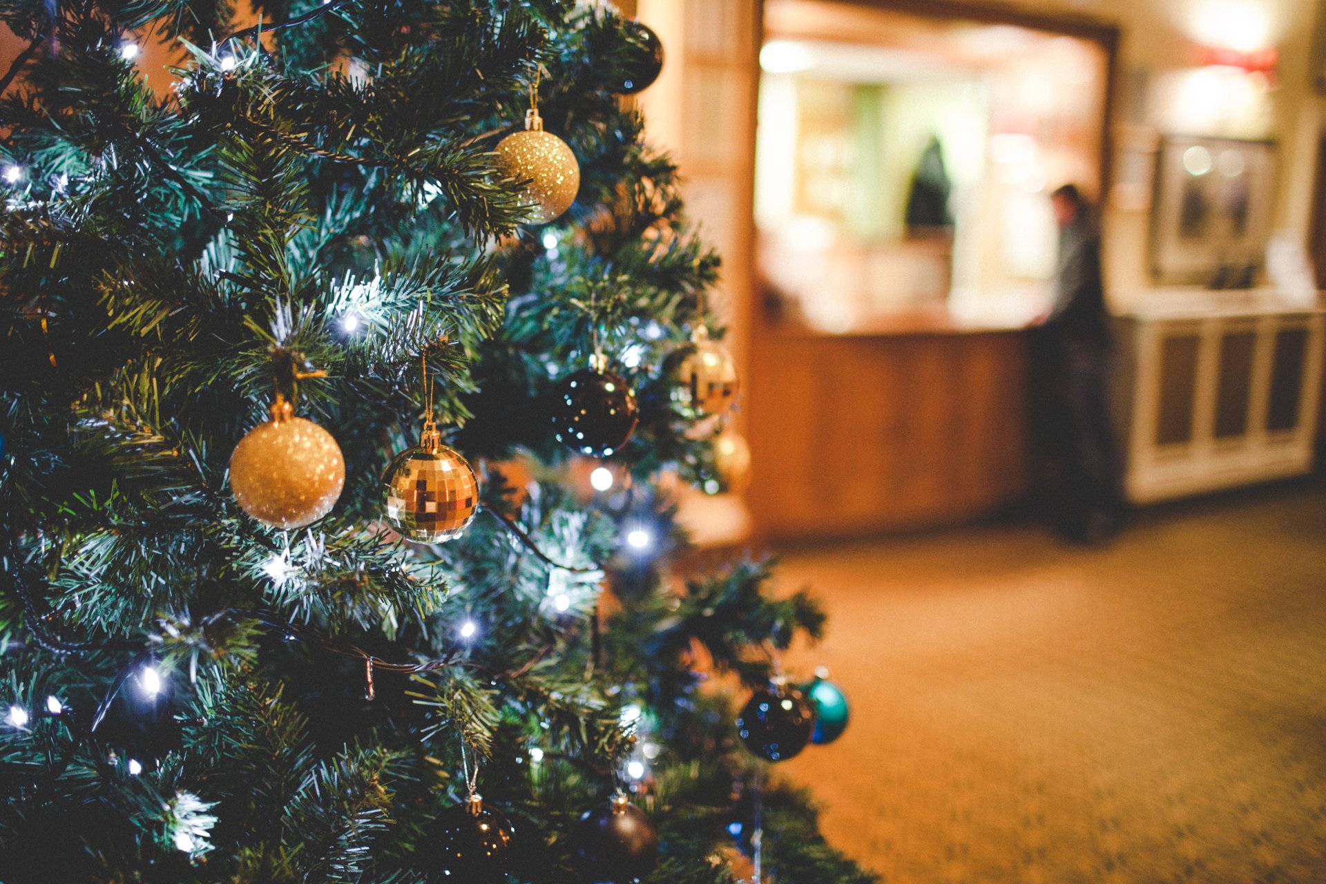 weihnachtsbaum dekoration luftballons neujahr urlaub