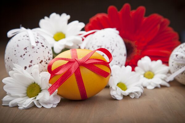 Oeufs de Pâques en fleurs