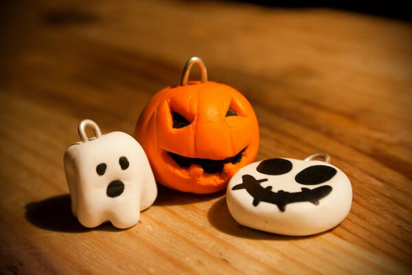 Breloczki na Halloween w postaci dyni i duchów