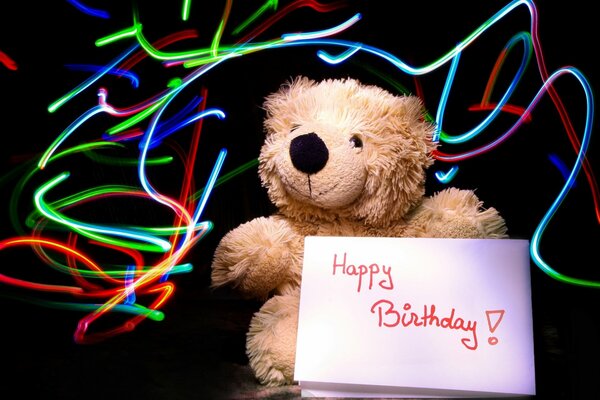 Pintura de luz con un oso de peluche para su cumpleaños