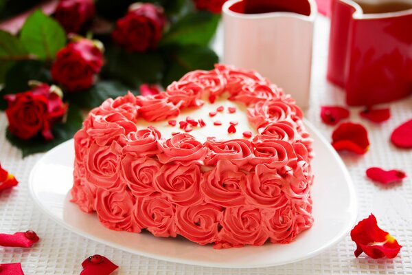 Gâteau à la crème rose coeur