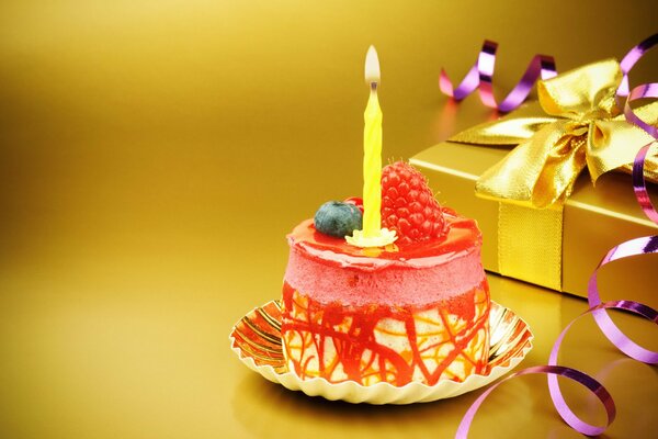 Buon compleanno! Torta con candela e regalo