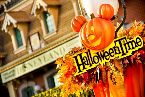 Decorazione di zucca in forma di Topolino a Disneyland