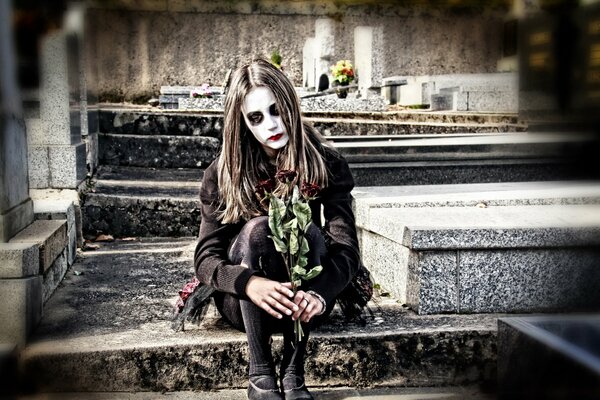 Fille dans le maquillage pour Halloween