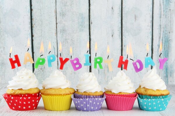 Cupcakes de cumpleaños brillantes